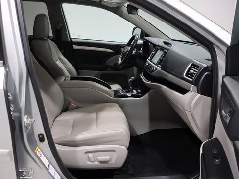 Used 2018 Toyota Highlander XLE image 26