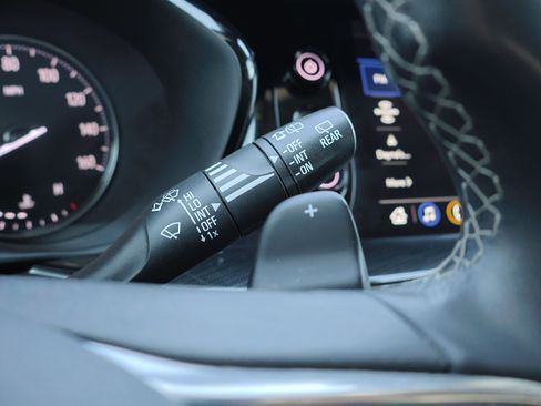 Used 2022 Buick Envision Essence w/ Safety Package image 31