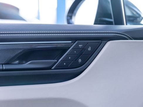New 2026 Porsche Macan Turbo Electric AWD/4WD image 40