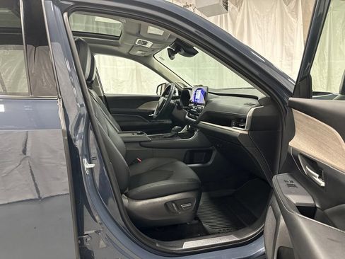 Used 2025 Toyota Grand Highlander AWD image 64
