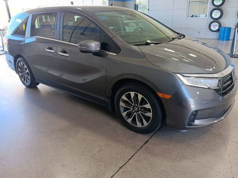 Used 2024 Honda Odyssey EX-L image 2