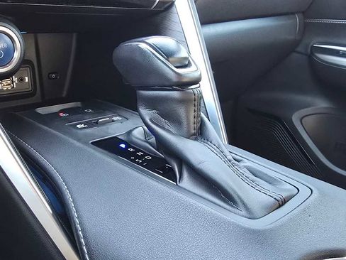 Used 2021 Toyota Venza XLE w/ Softex Package image 30