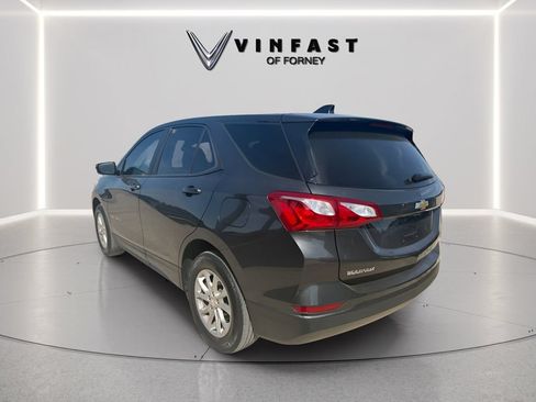 Used 2021 Chevrolet Equinox LS w/ LS Convenience Package FWD image 2