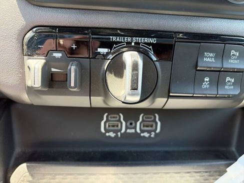 Used 2021 RAM 1500 Big Horn RWD image 21