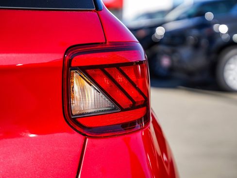 Used 2022 Hyundai Venue Limited w/ Cargo Package image 12