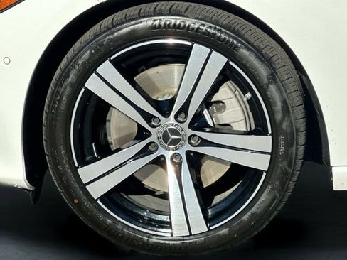 Used 2025 Mercedes-Benz C 300 4MATIC Sedan image 32