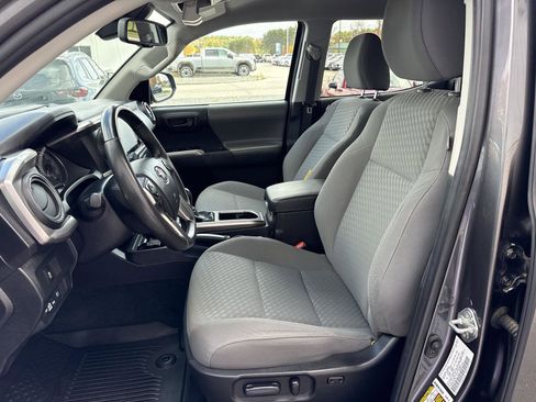 Used 2022 Toyota Tacoma SR5 image 11