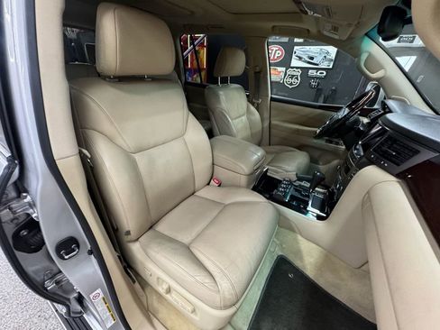 Used 2010 Lexus LX 570 4WD image 26