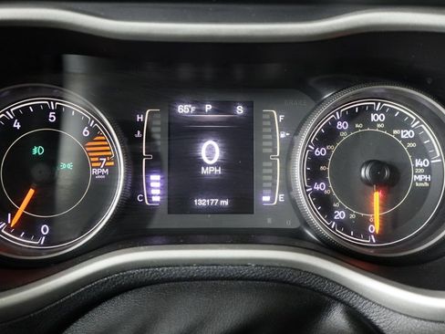 Used 2018 Jeep Cherokee Latitude Plus image 11