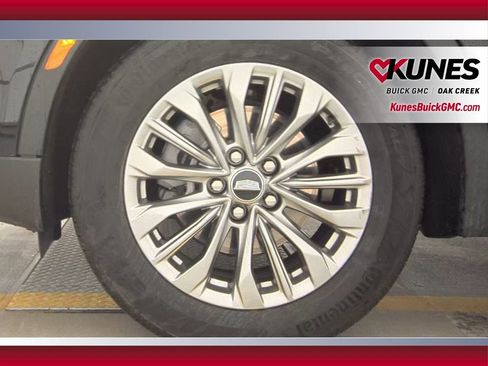 Used 2025 Cadillac XT4 Premium Luxury image 10