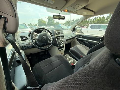 Used 2014 Dodge Grand Caravan SE w/ Quick Order Package 29E SE FWD image 9