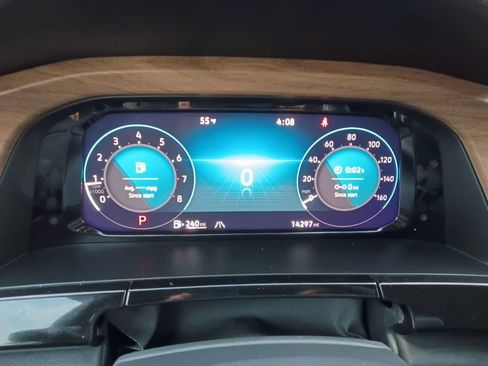 Used 2025 Volkswagen Atlas SE image 2