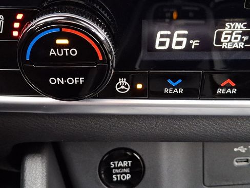 Used 2024 Nissan Rogue SL w/ SL Premium Package image 25