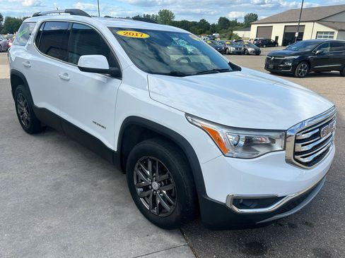 Used 2017 GMC Acadia SLT FWD image 3