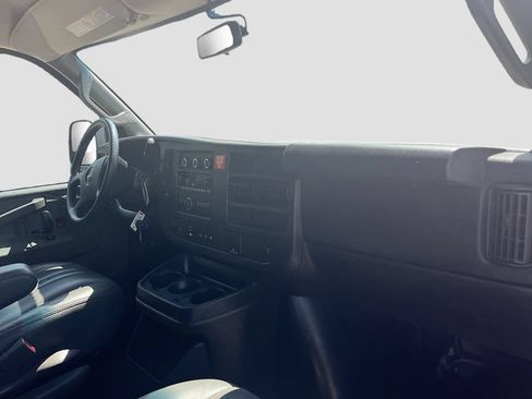 Used 2025 GMC Savana 3500 Extended RWD image 25