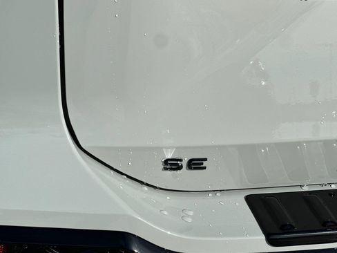 New 2026 Volkswagen Tiguan SE R-Line FWD image 7