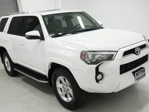Used 2016 Toyota 4Runner SR5 Premium RWD image 3