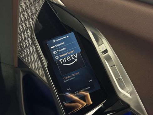 Used 2023 BMW i7 xDrive60 w/ Executive Package 2 image 42