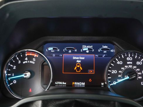 Used 2022 Ford F250 Lariat w/ Black Appearance Pkg image 16