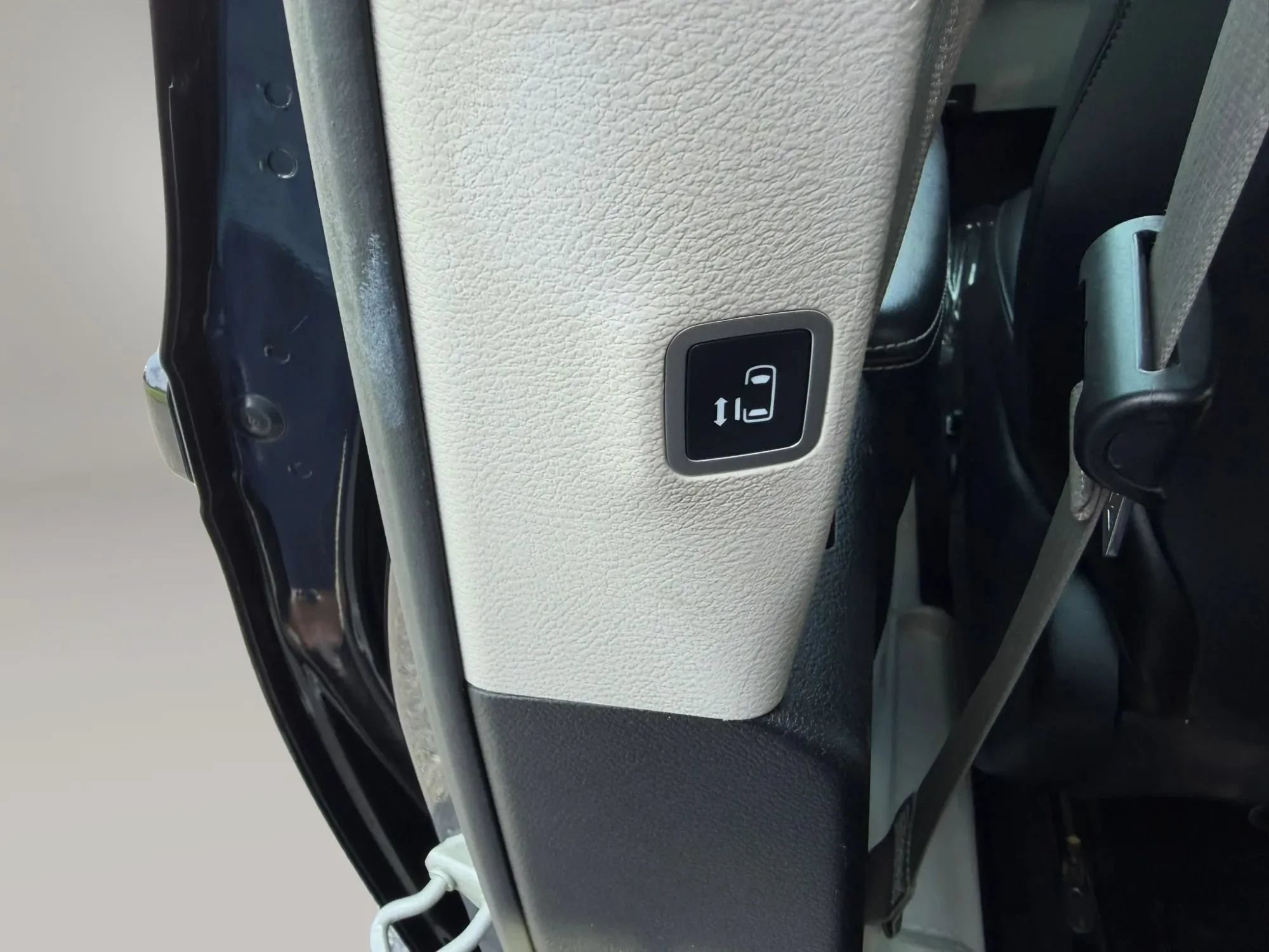Used 2023 Chrysler Pacifica Touring-L FWD image 39