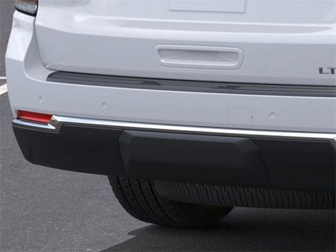 New 2026 Chevrolet Suburban LT image 14