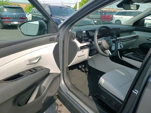 New 2025 Hyundai Tucson Limited image 12