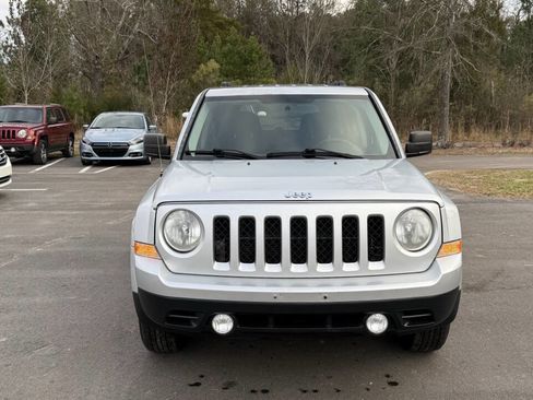 Used 2011 Jeep Patriot Latitude image 2