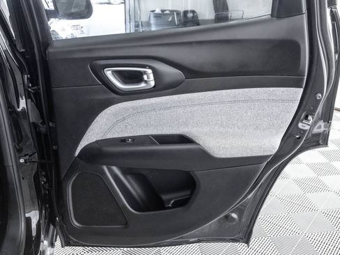 Used 2024 Jeep Compass Latitude AWD/4WD image 38