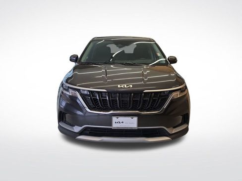 Used 2023 Kia Carnival LX FWD image 12