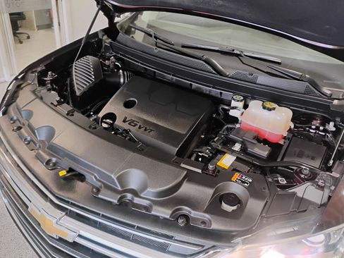 Used 2021 Chevrolet Traverse LT FWD image 33