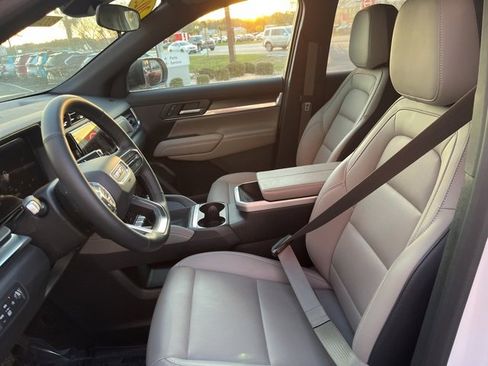 Used 2025 GMC Terrain Elevation w/ Elevation Premium Package image 8