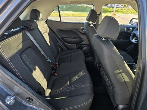 Used 2024 Hyundai Venue SEL image 14