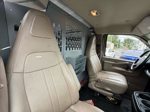 Used 2020 Chevrolet Express 3500 w/ Driver Convenience Package RWD image 10