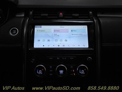 Used 2017 Land Rover Discovery First Edition image 31