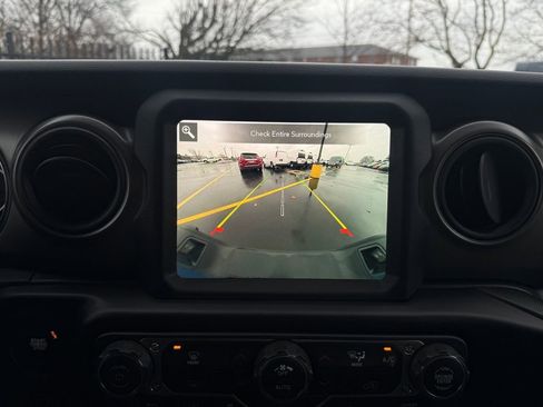 Used 2023 Jeep Gladiator Sport image 18