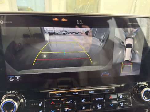 Used 2021 Toyota Highlander Limited image 26