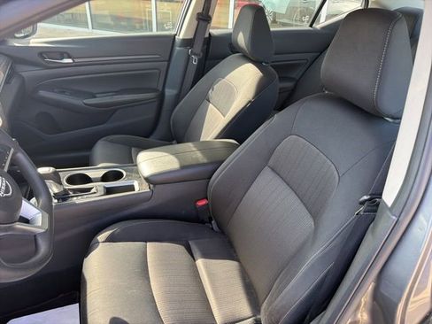 Used 2024 Nissan Altima 2.5 SV FWD image 9