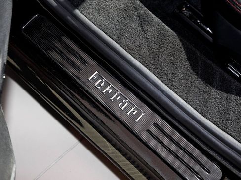 Used 2022 Ferrari SF90 Spider image 19