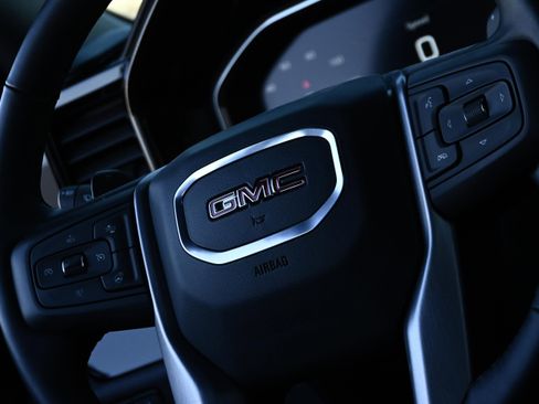 Used 2025 GMC Sierra 1500 Elevation image 26