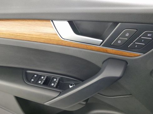 Used 2023 Audi Q5 2.0T Premium w/ Convenience Package image 11