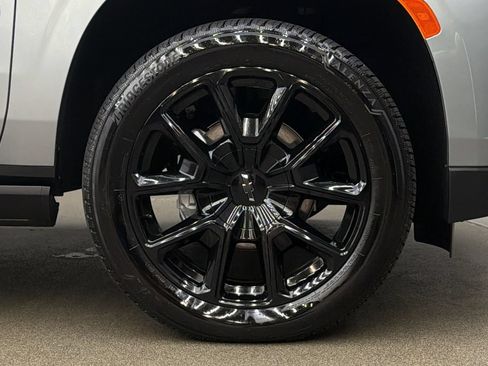 Used 2024 Chevrolet Suburban High Country AWD/4WD image 9