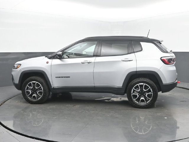 Used 2024 Jeep Compass Trailhawk w/ Sun and Sound Group AWD/4WD image 3