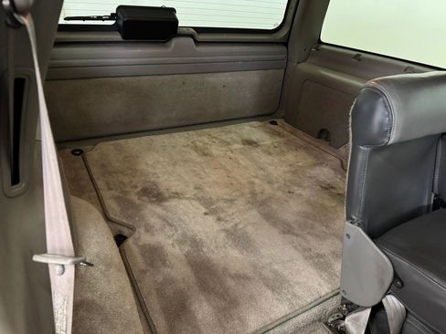 Used 2000 Chevrolet Tahoe Z71 w/ Comfort & Security Pkg image 46