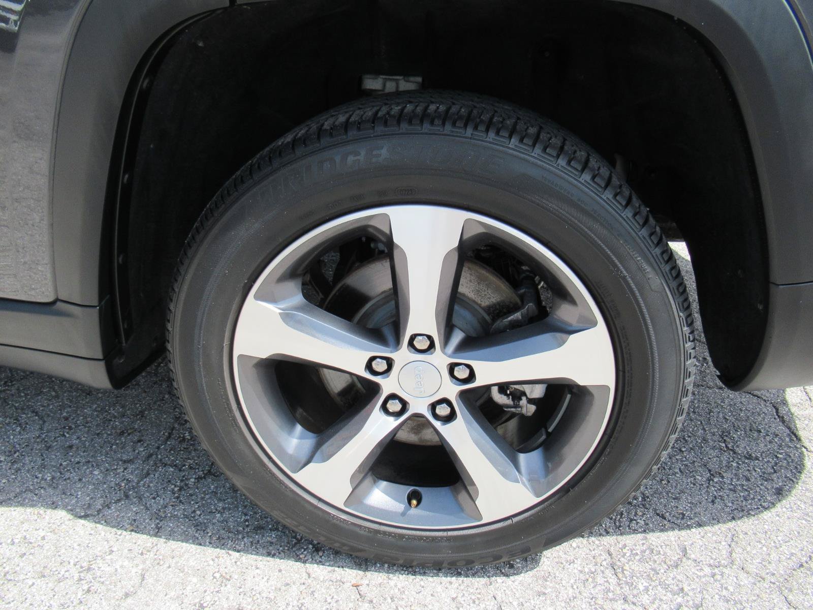 Used 2023 Jeep Grand Cherokee L Limited w/ Luxury Tech Group II RWD image 9