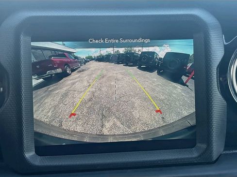 Used 2023 Jeep Wrangler Unlimited Sahara AWD/4WD image 15