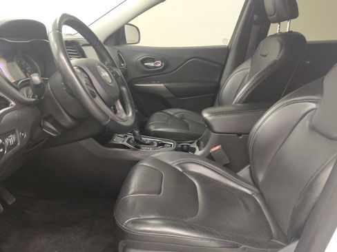 Used 2019 Jeep Cherokee Limited FWD image 17
