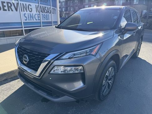 Used 2023 Nissan Rogue SV image 9