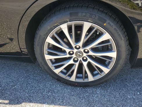 Used 2019 Lexus ES 350 w/ Premium Package image 11