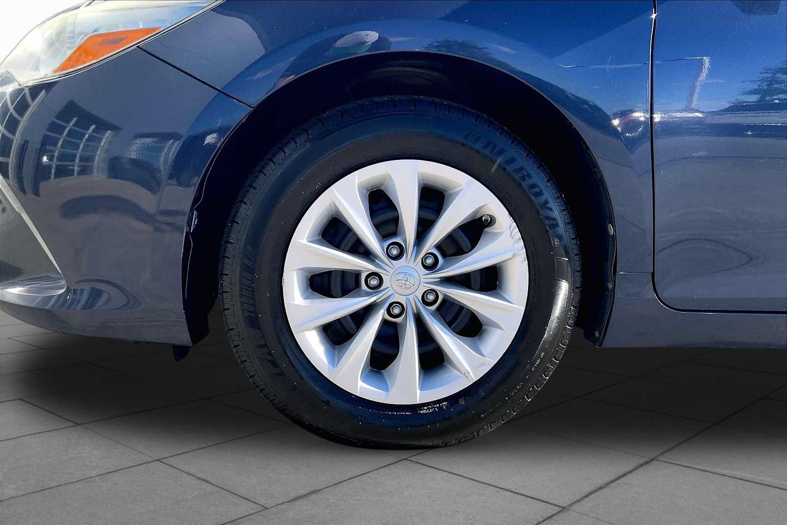 Used 2015 Toyota Camry LE FWD image 12