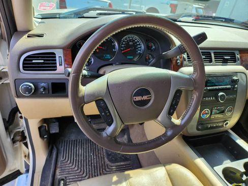 Used 2009 GMC Sierra 1500 SLT w/ White Diamond Edition RWD image 12